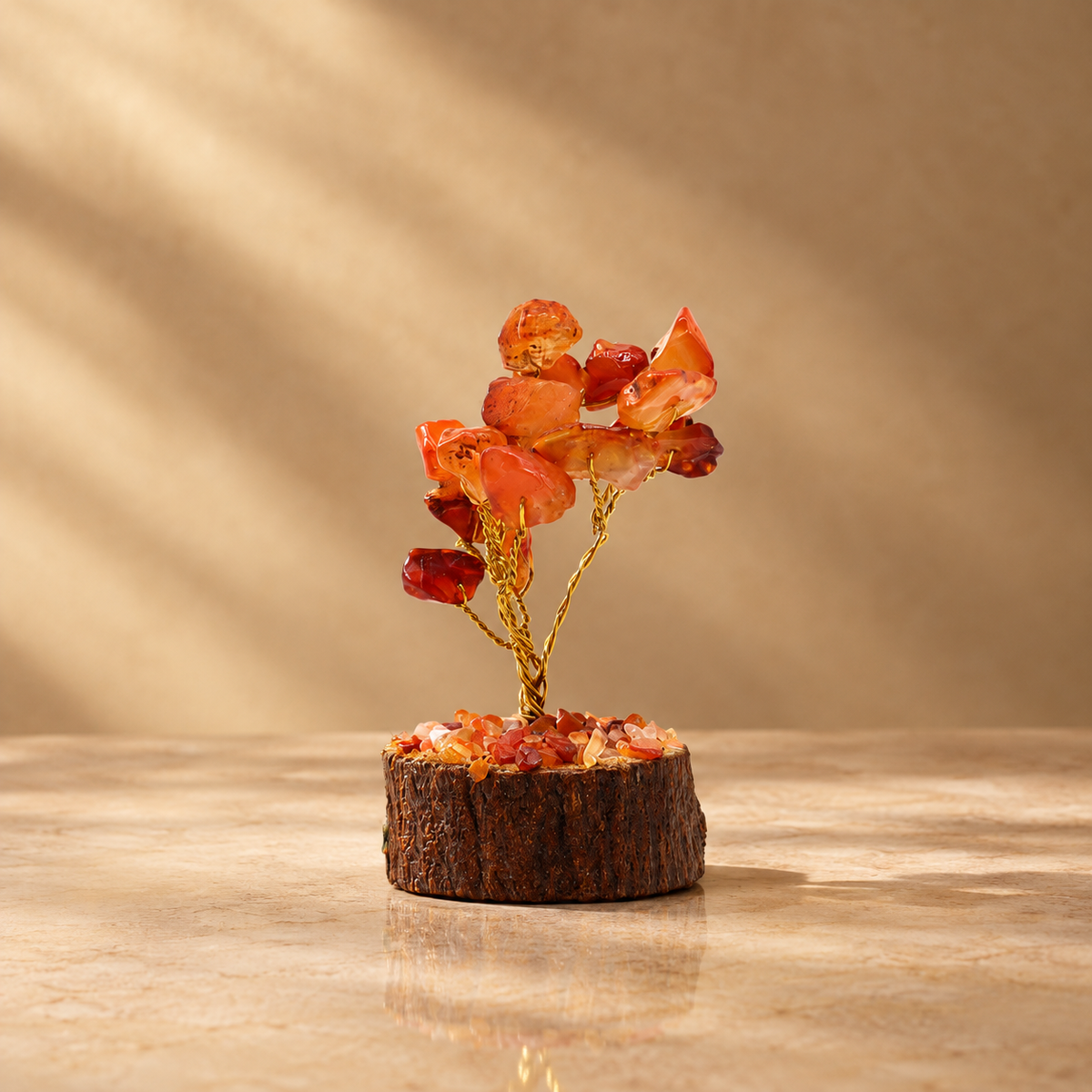Mini arbre en cornaline, socle bois, 15 pierres