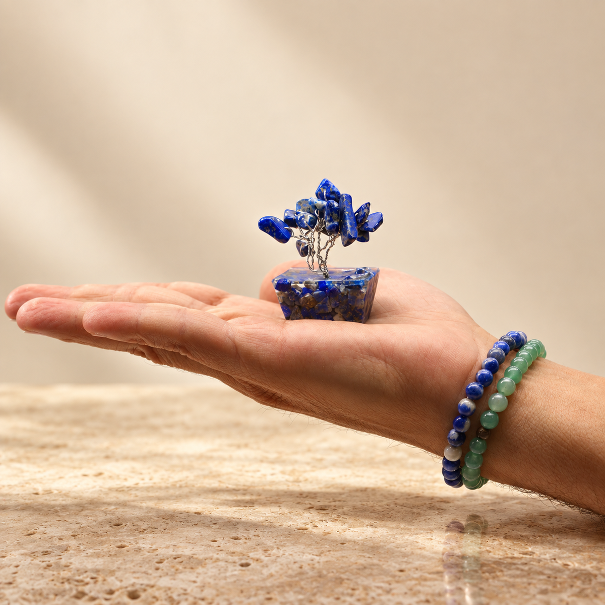 Mini arbre en sodalite, socle orgonite, 15 pierres — vue 2