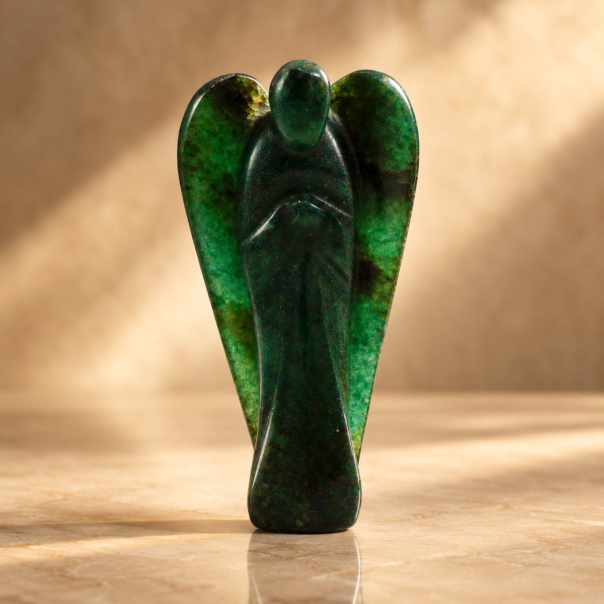 Ange sculpté en aventurine verte — vue 2
