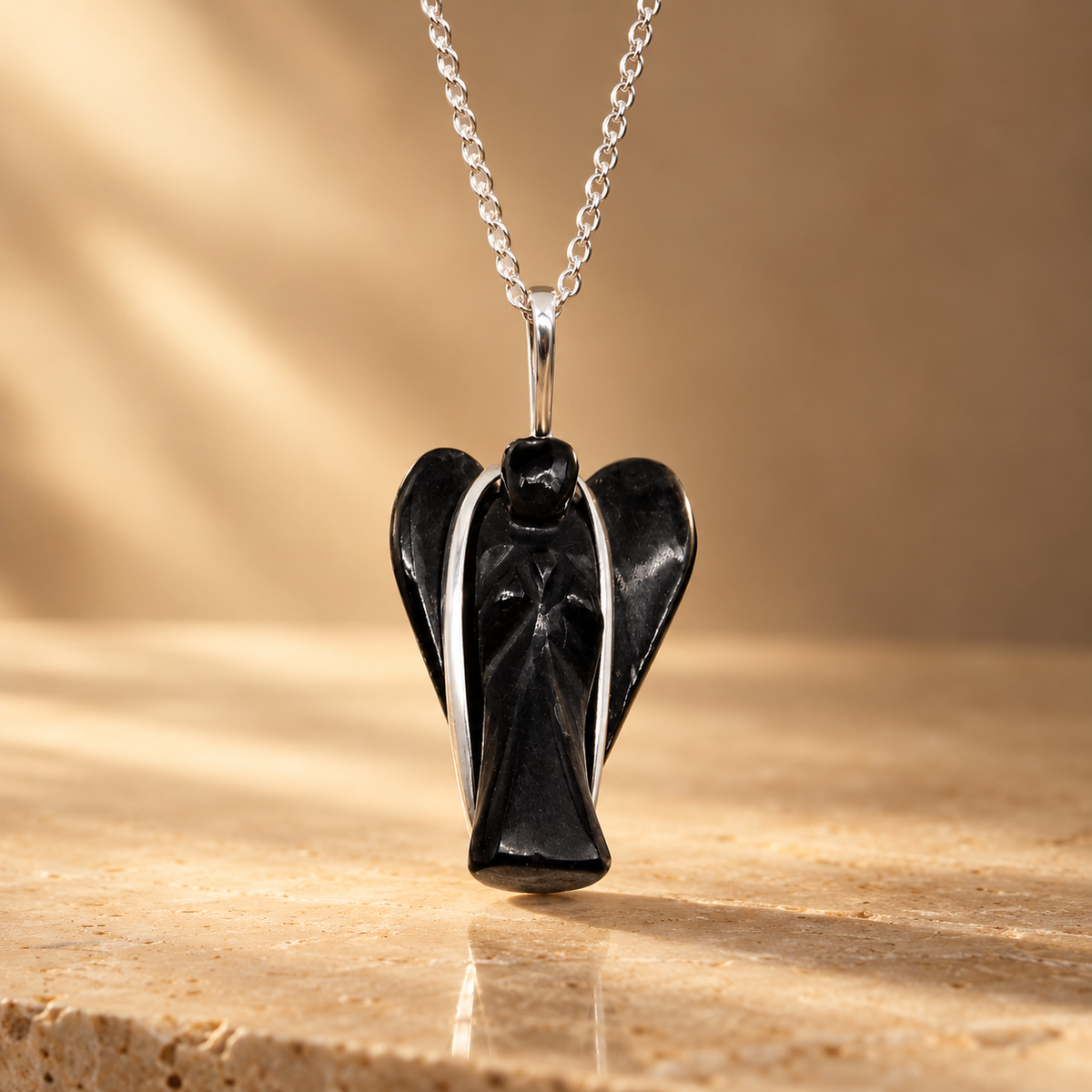 Pendentif ange gardien en agate noire