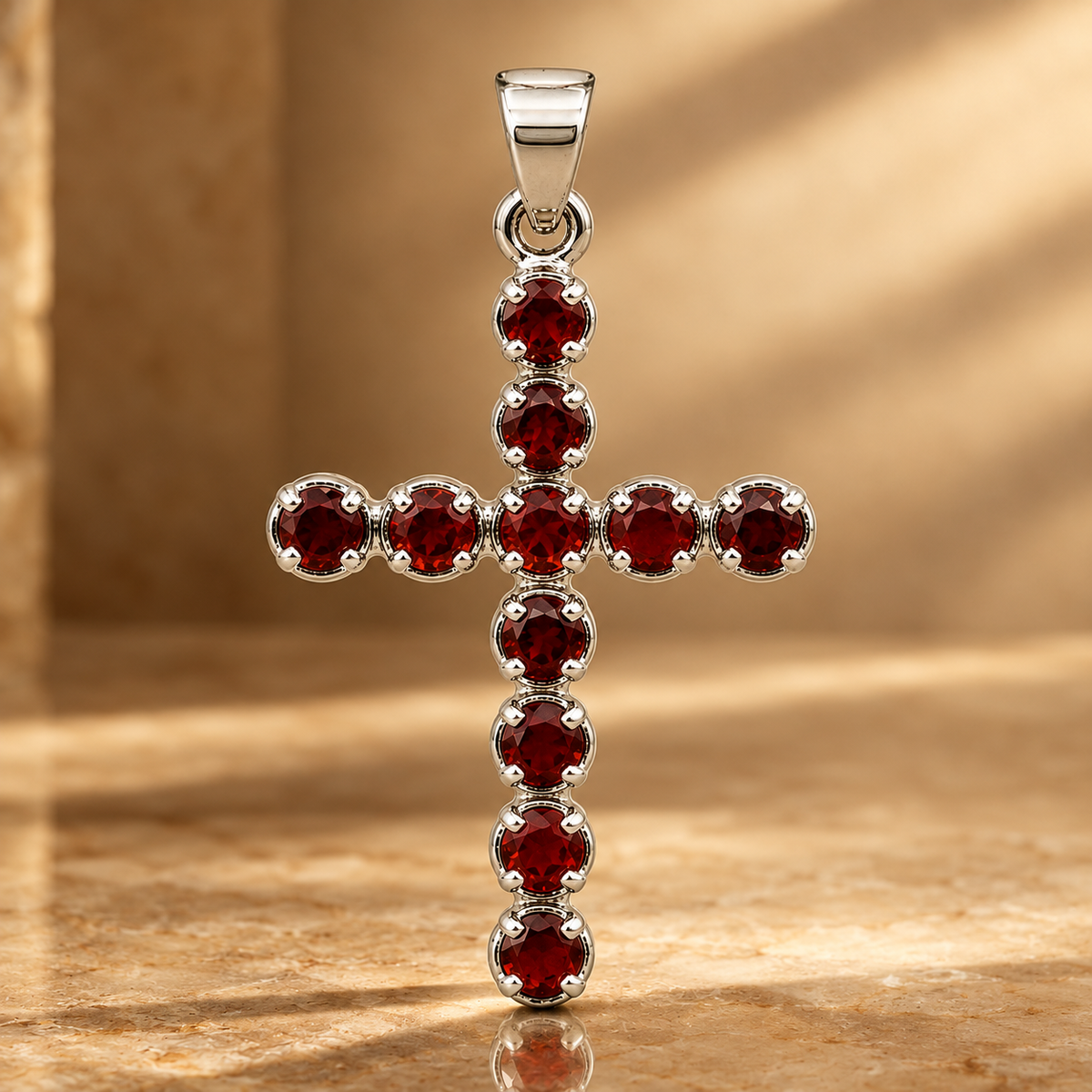 Pendentif croix en grenat