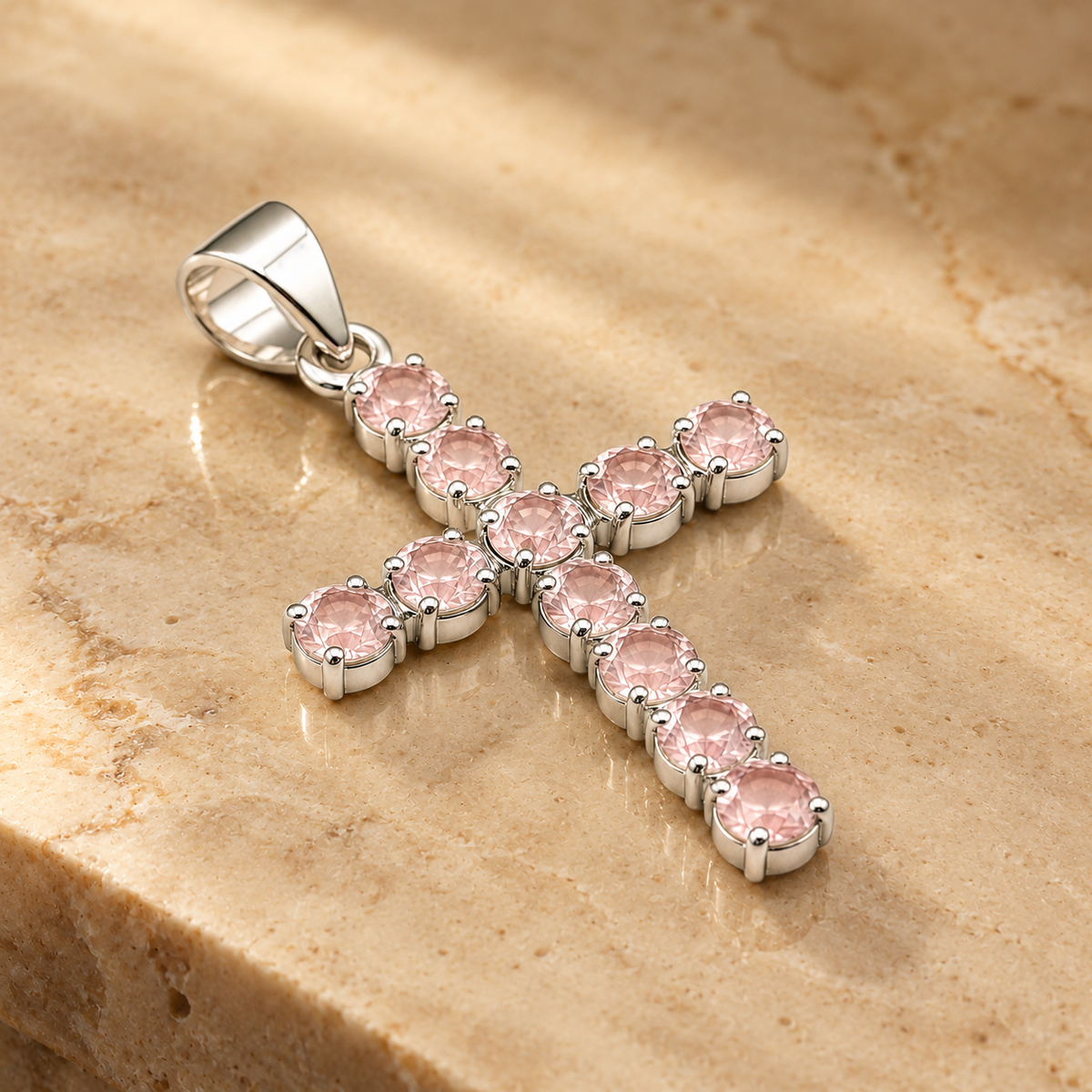 Pendentif croix en quartz rose