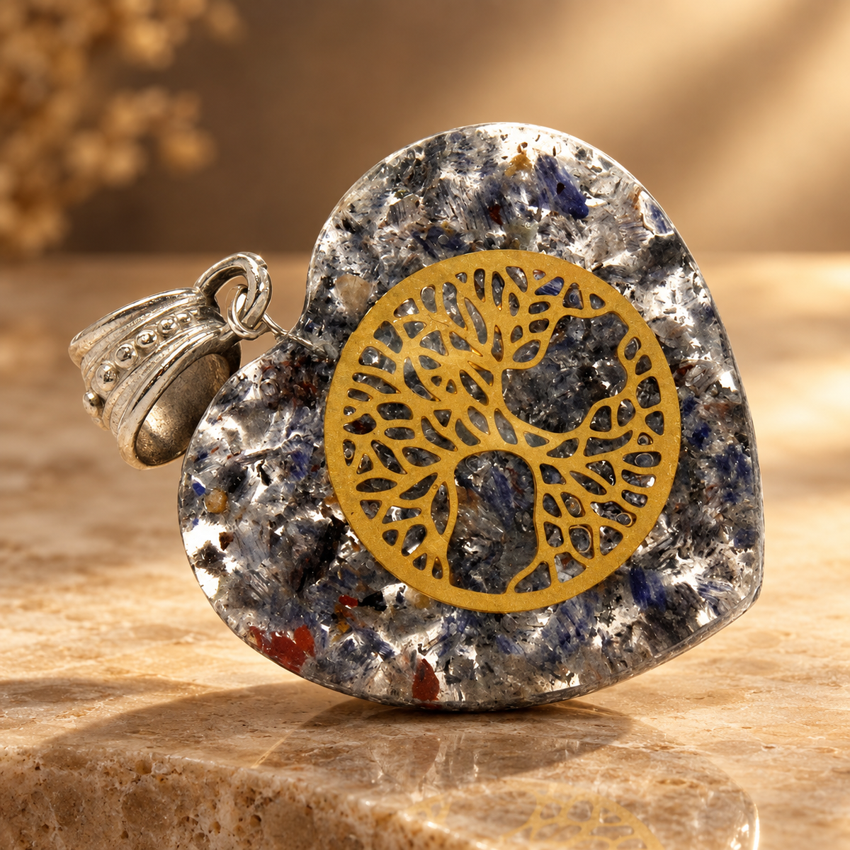 Pendentif en orgonite, cœur arbre de vie