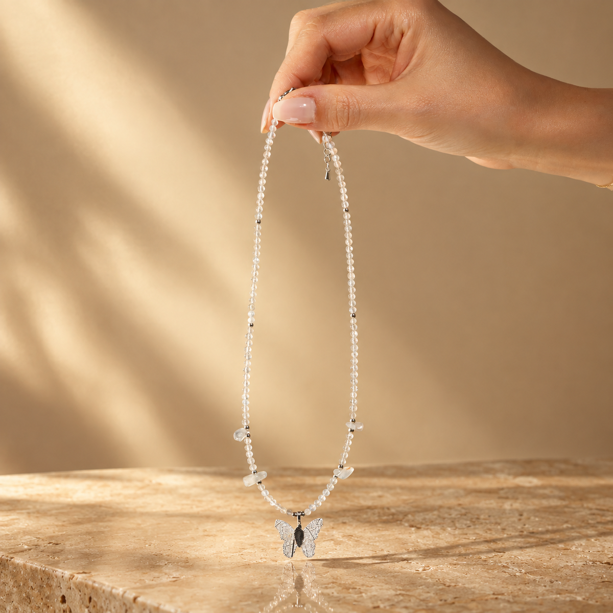 Collier de labradorite, papillon en feuille réelle — vue 2