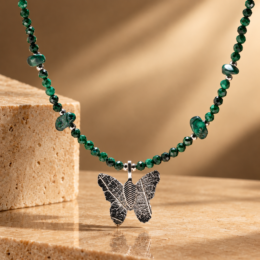 Collier de malachite, papillon en feuille réelle