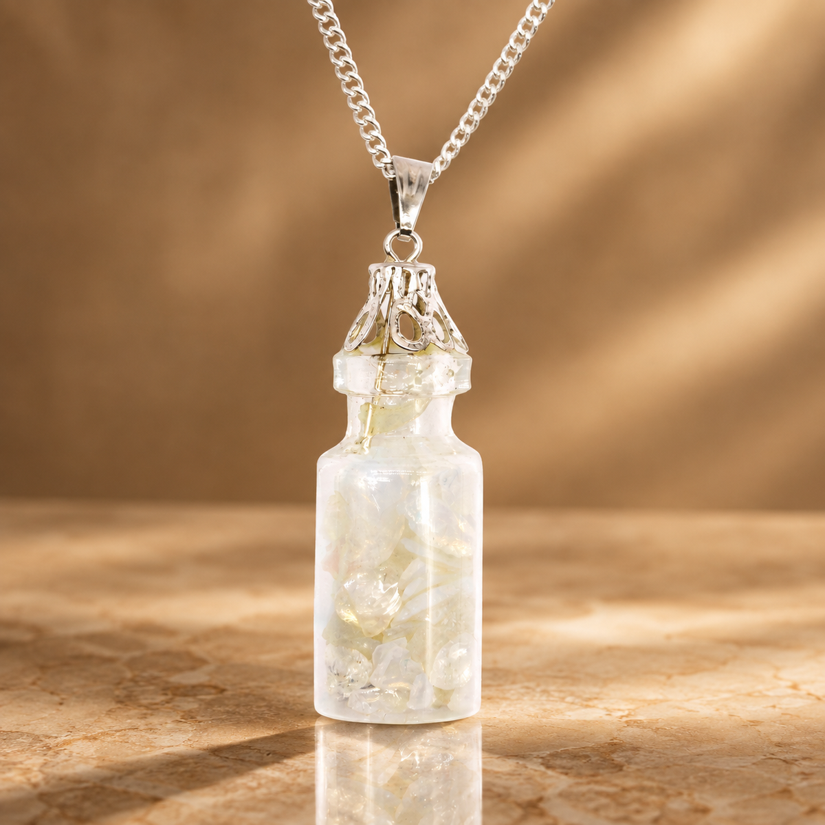 Collier de gemmes en fiole, opalite