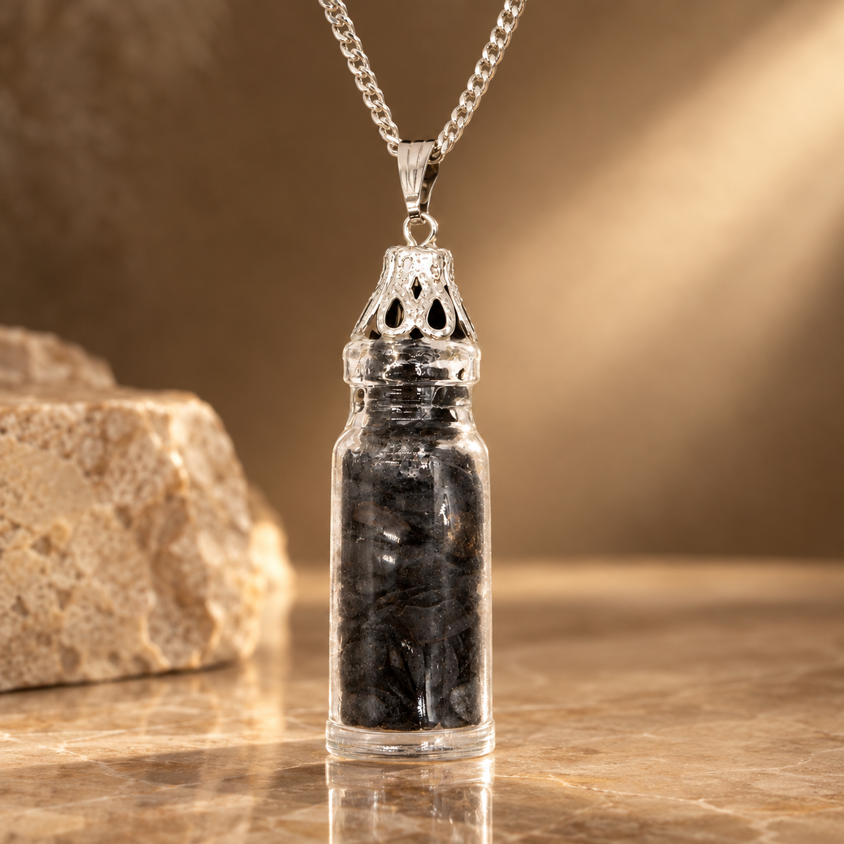 Collier de gemmes en fiole, onyx noir