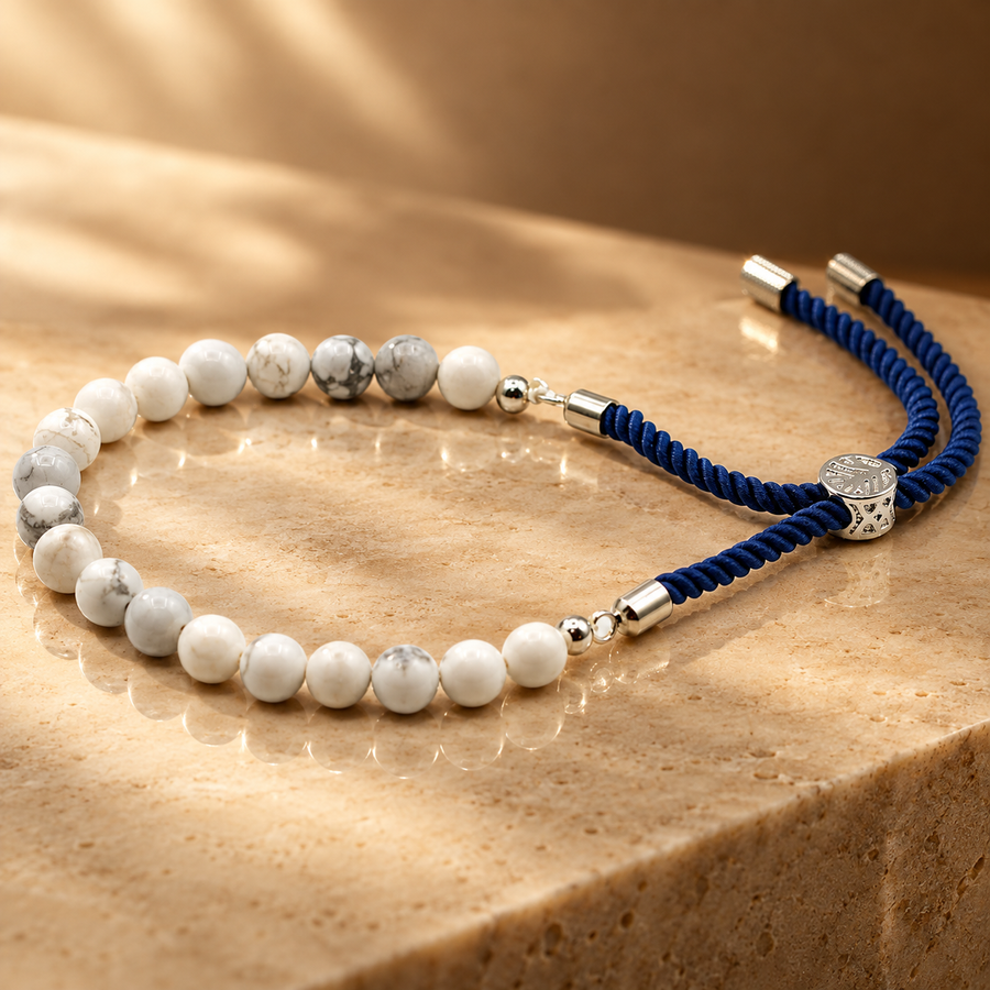 Bracelet ajustable en howlite blanche, cordon bleu marine