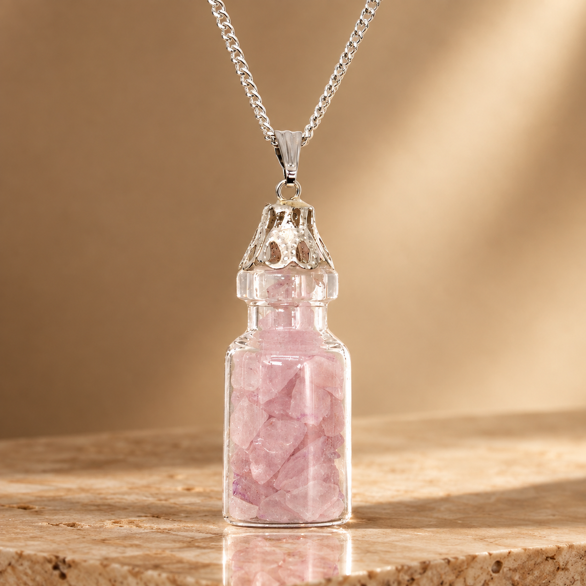 Collier de gemmes en fiole, quartz rose