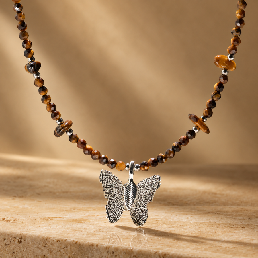 Collier d’œil de tigre, papillon en feuille réelle