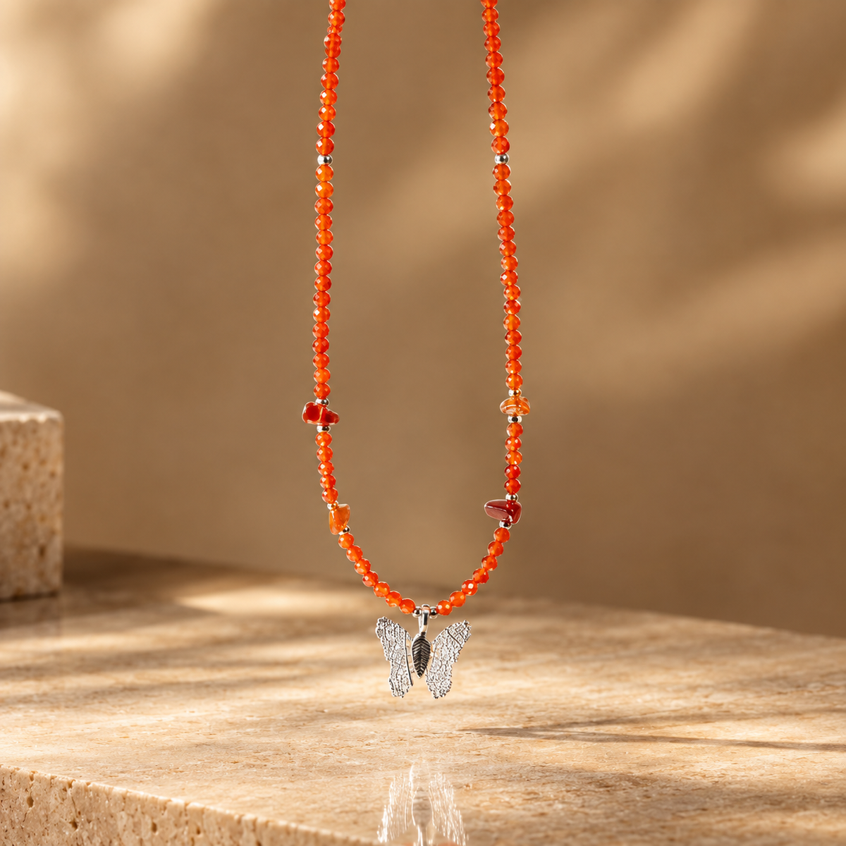 Collier de rubis, papillon en feuille réelle — vue 2