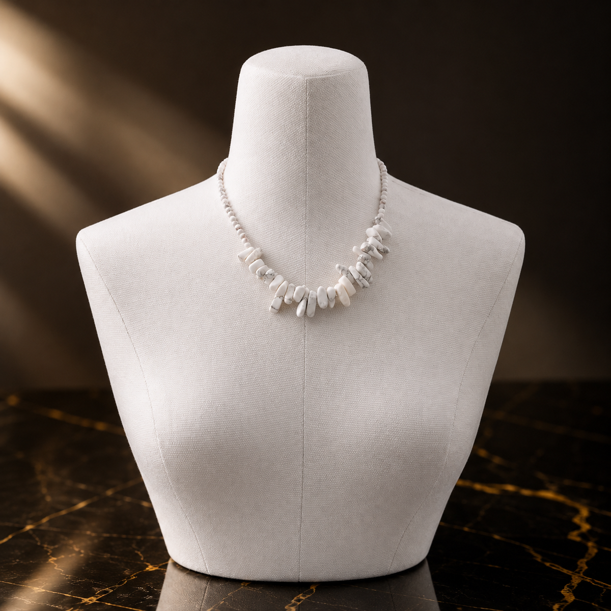 Collier de pierre longue en jaspe blanc
