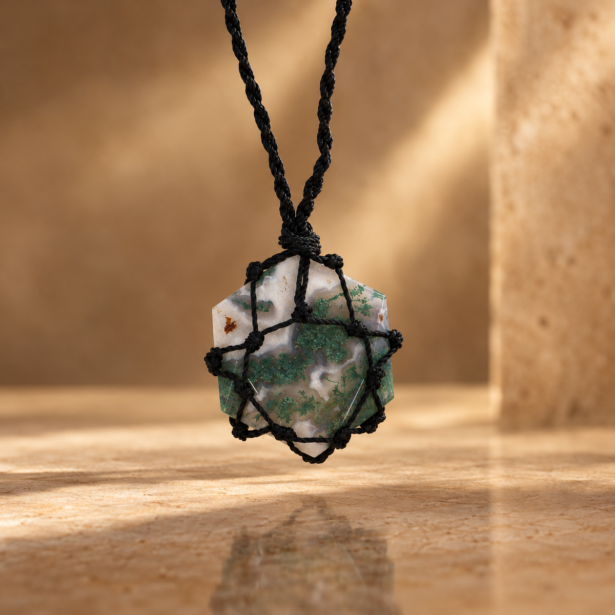 Pendentif hexagone en pierre enlacée, agate mousse