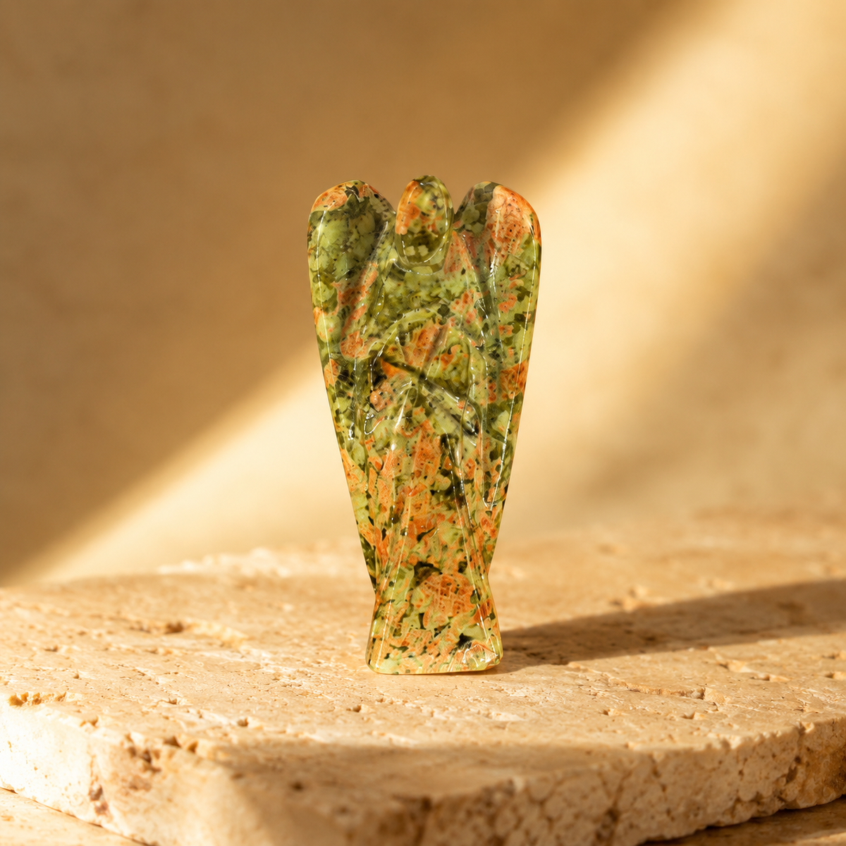 Ange sculpté en unakite