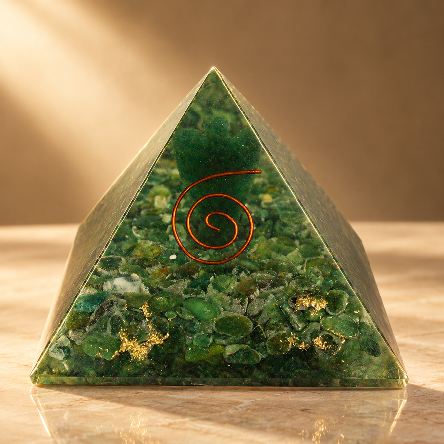 Pyramide d’orgonite ange 70 mm