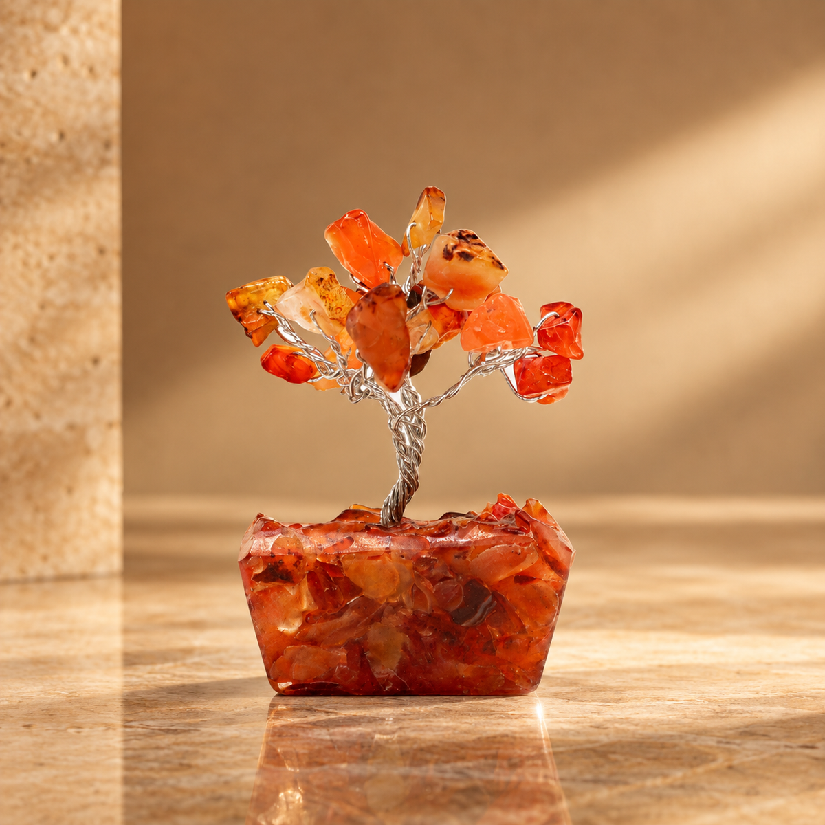 Mini arbre en cornaline, socle orgonite, 15 pierres