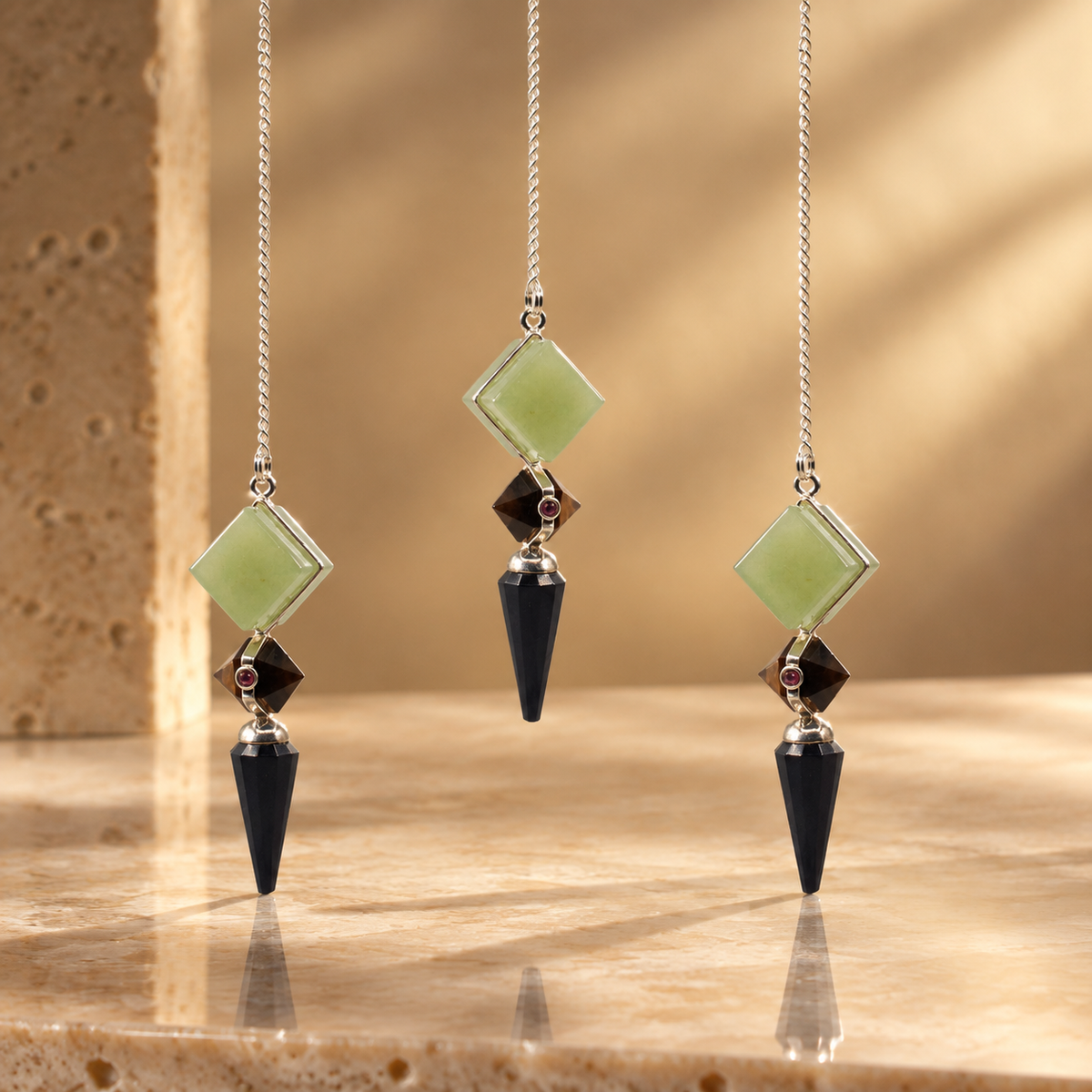 Pendule Créateur de royaumes, trois pièces, trois pierres